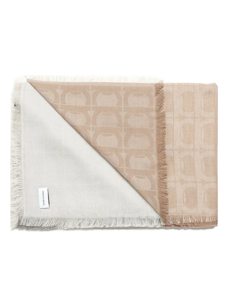 Alternative view of Esarfa Ferragamo Gancini-Pattern Fringed bej