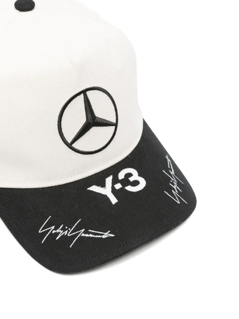 Alternative view of Sapca Y-3 Mercedes-Amg Petronas Formula 1 Team Podium alb