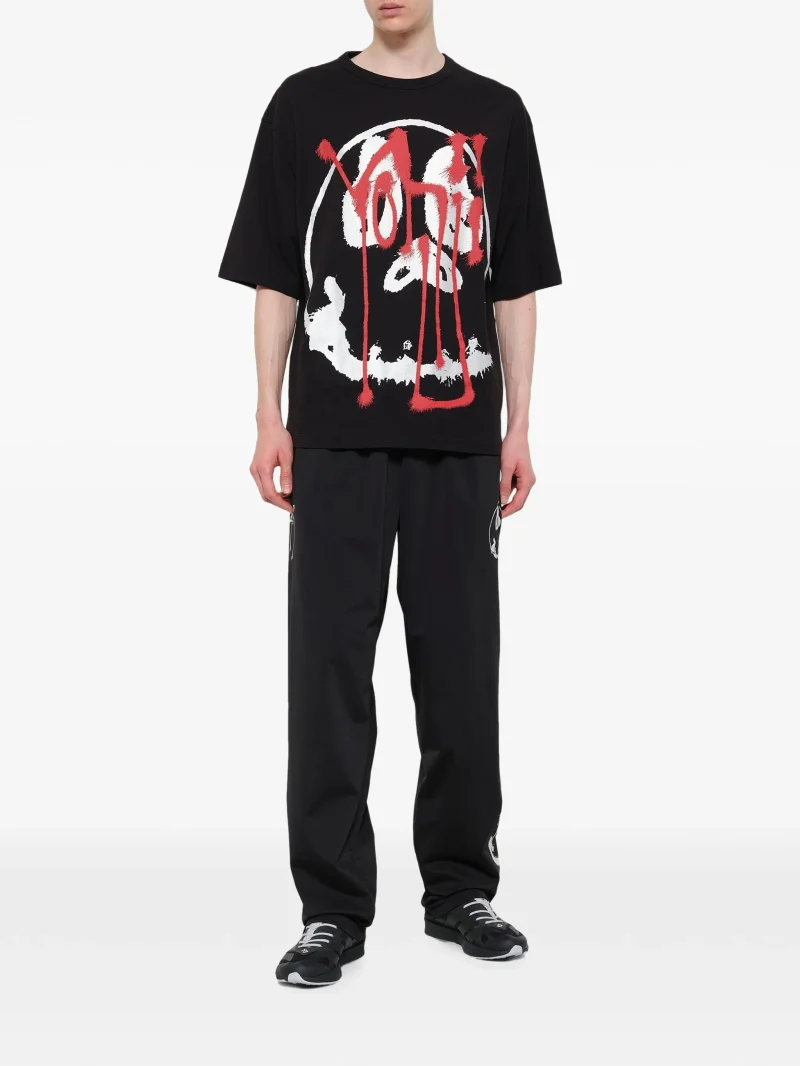 Alternative view of Tricou Y-3 skull graphic negru