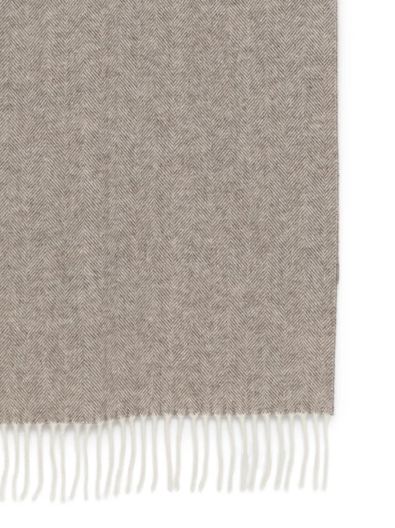 Alternative view of Fular Gran Sasso Herringbone-Pattern Fringed bej